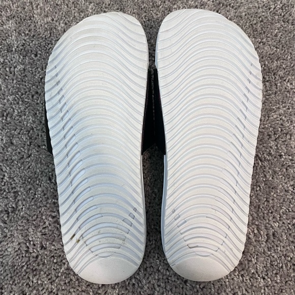 EUC NIKE SLIDES - Size 10 - Picture 5 of 5